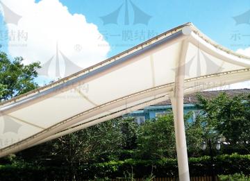 示一告訴你當(dāng)雷陣雨遇上膜結(jié)構(gòu)雨棚發(fā)生了什么？
